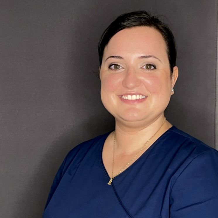 Rocío Navalón, profesional en estética integral y bienestar en clínica estética en Valencia.