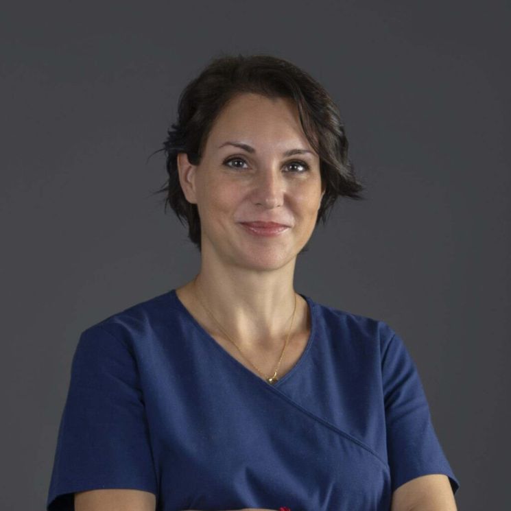 Dra. Susana Collado, médico estético especializada en técnicas avanzadas y trasplante capilar en Valencia.