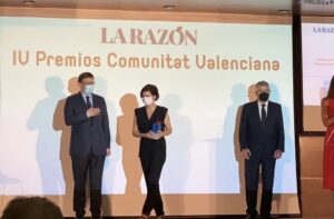 La Dra. Susana Collado recibe el galardón a la Mejor Clínica de Medicina Estética de la Comunitat Valenciana 2021 en los IV Premios La Razón.